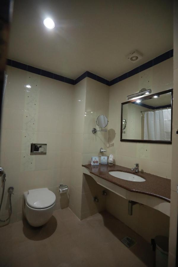 Hotel Peninsula Thrissur Εξωτερικό φωτογραφία