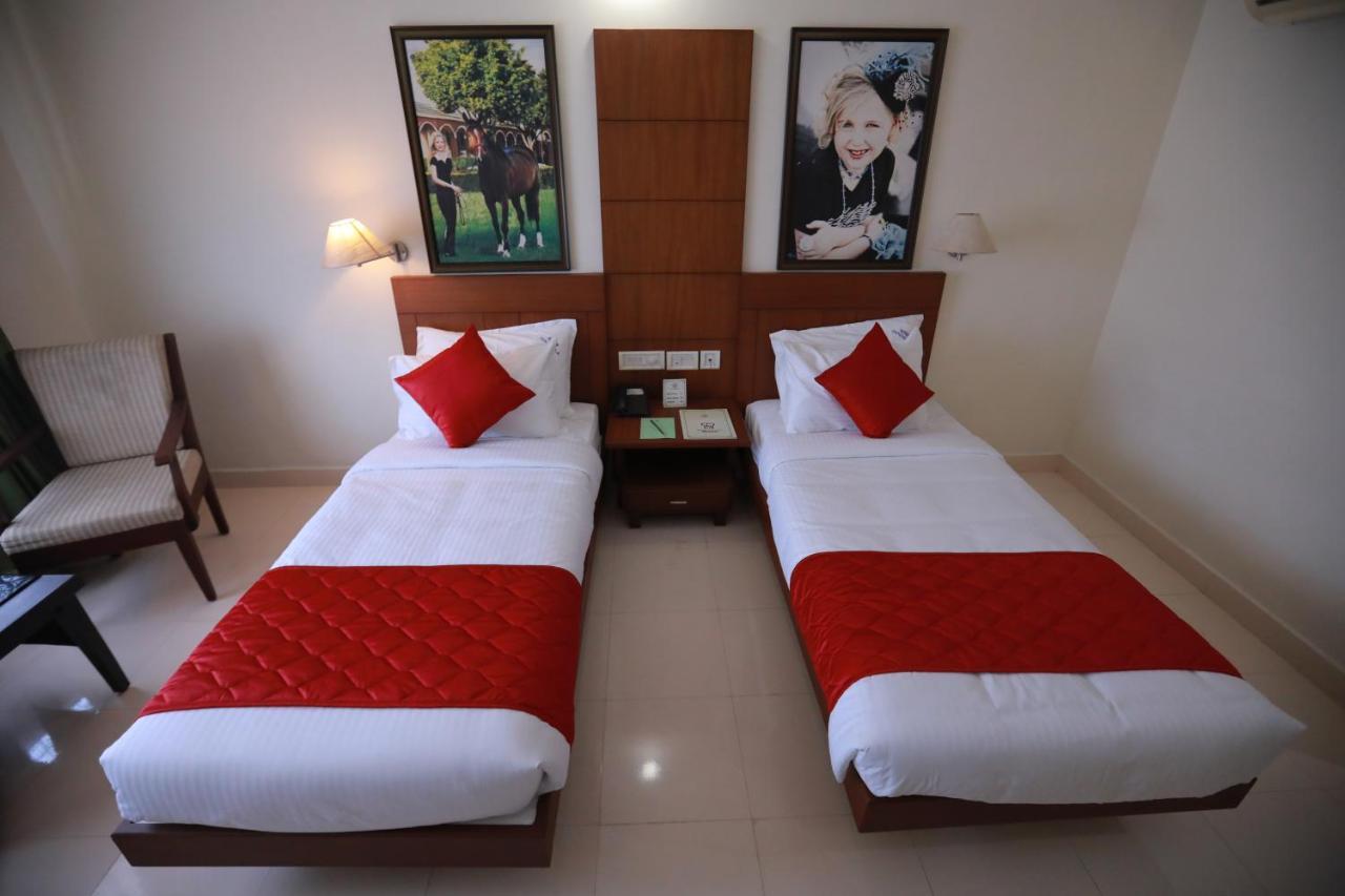 Hotel Peninsula Thrissur Εξωτερικό φωτογραφία