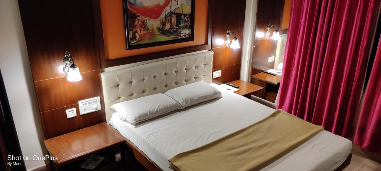 Hotel Peninsula Thrissur Εξωτερικό φωτογραφία