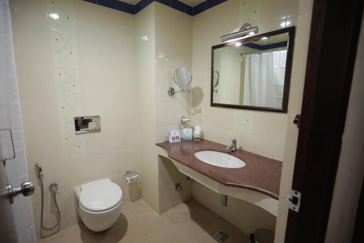 Hotel Peninsula Thrissur Εξωτερικό φωτογραφία
