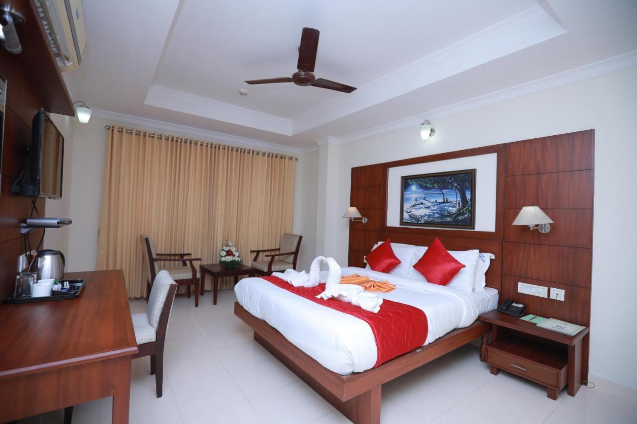 Hotel Peninsula Thrissur Εξωτερικό φωτογραφία