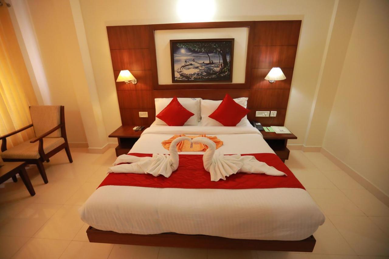 Hotel Peninsula Thrissur Εξωτερικό φωτογραφία