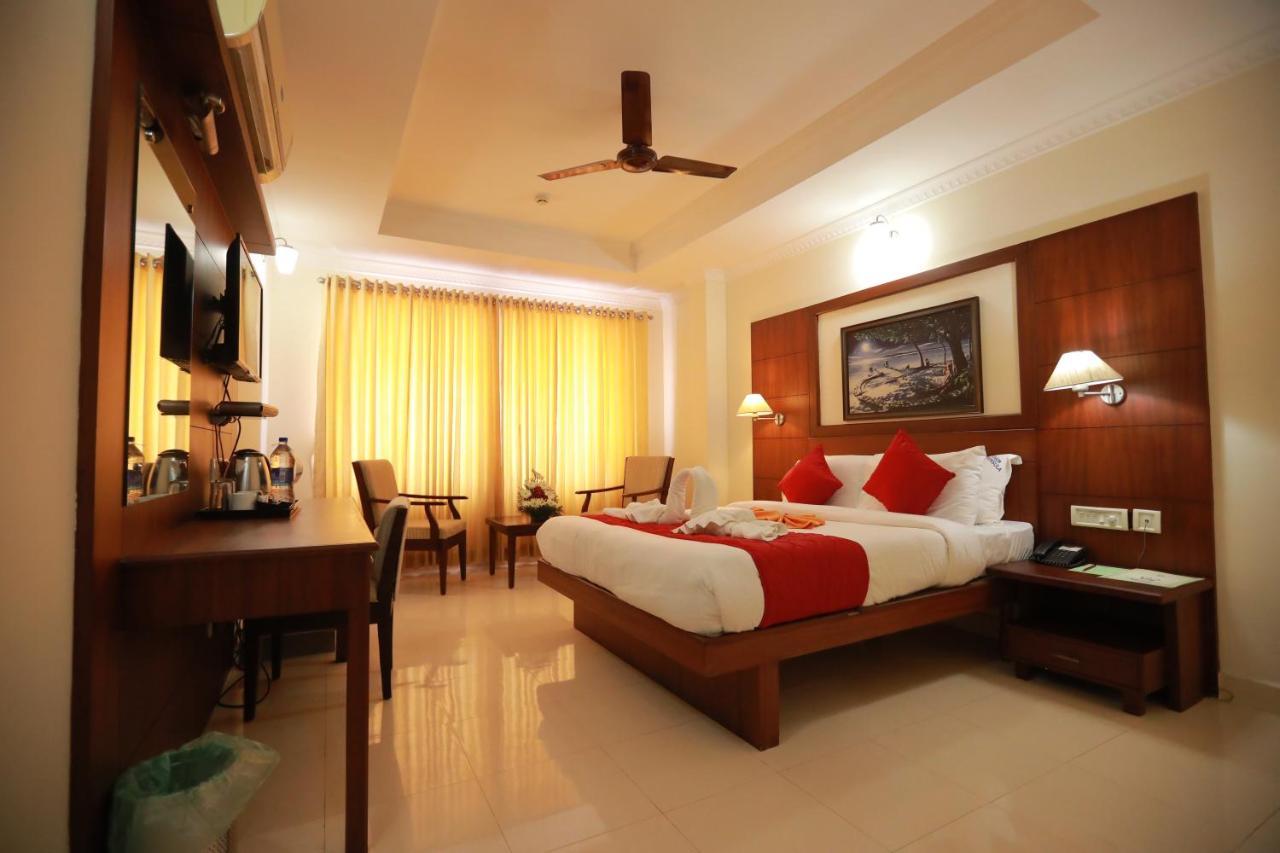 Hotel Peninsula Thrissur Εξωτερικό φωτογραφία