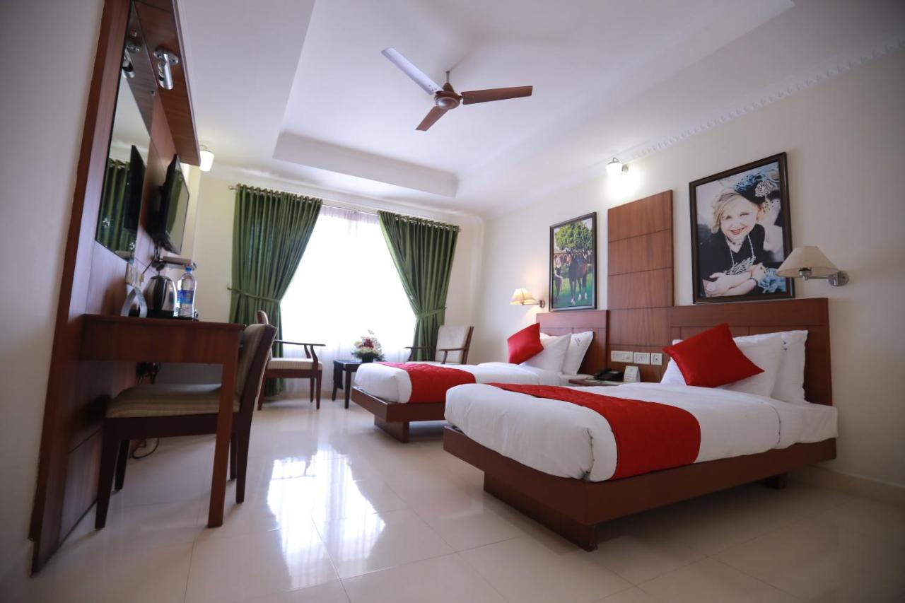 Hotel Peninsula Thrissur Εξωτερικό φωτογραφία