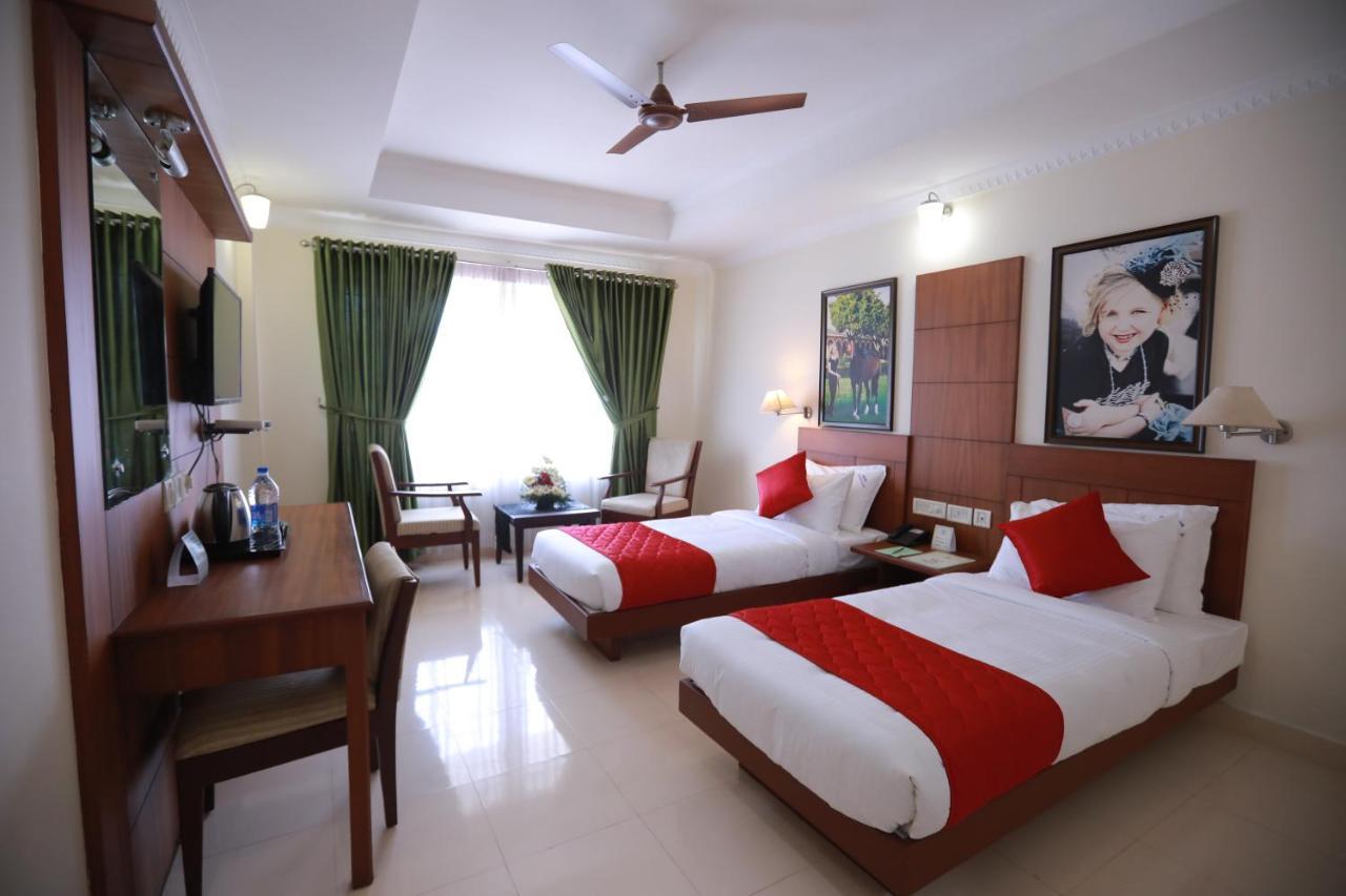 Hotel Peninsula Thrissur Εξωτερικό φωτογραφία
