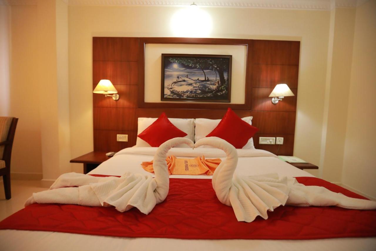 Hotel Peninsula Thrissur Εξωτερικό φωτογραφία