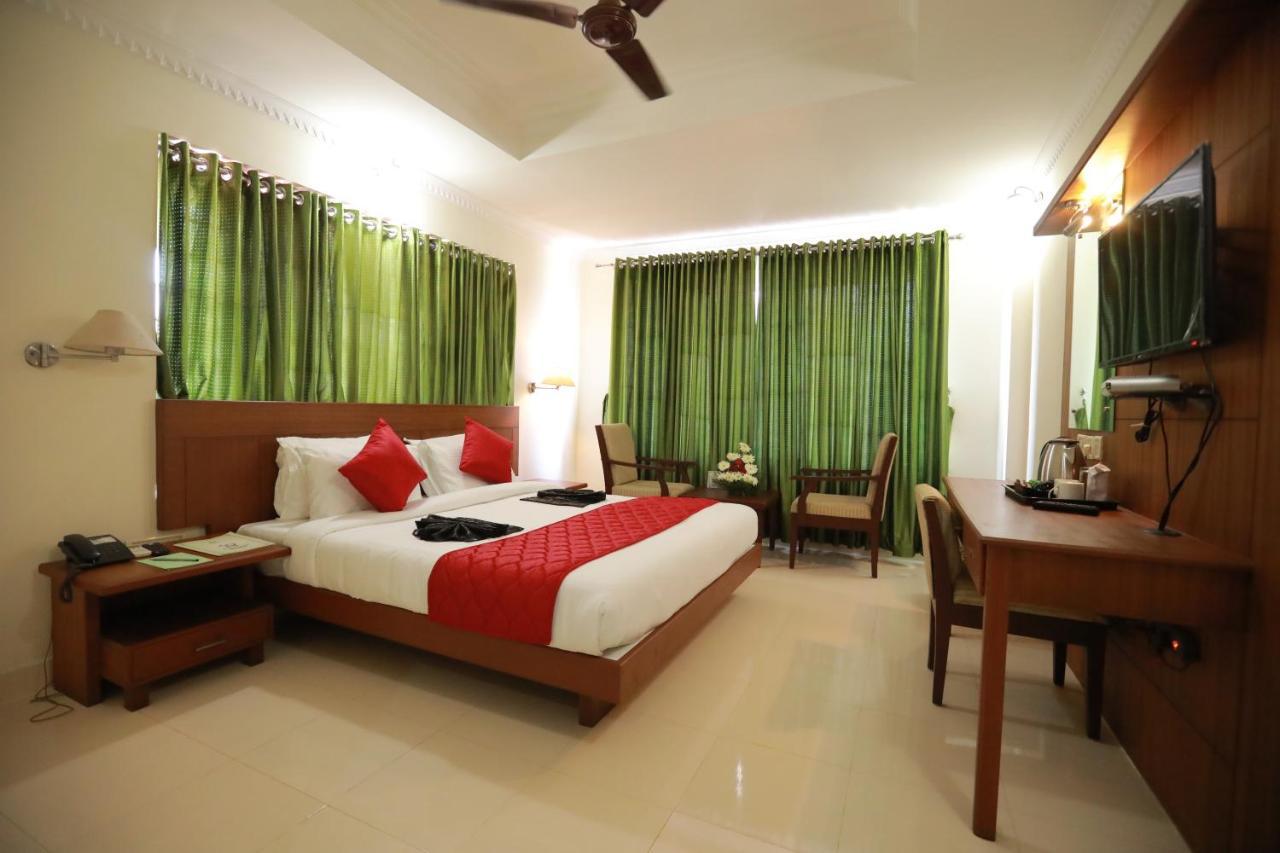 Hotel Peninsula Thrissur Εξωτερικό φωτογραφία
