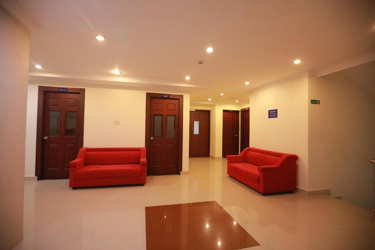 Hotel Peninsula Thrissur Εξωτερικό φωτογραφία