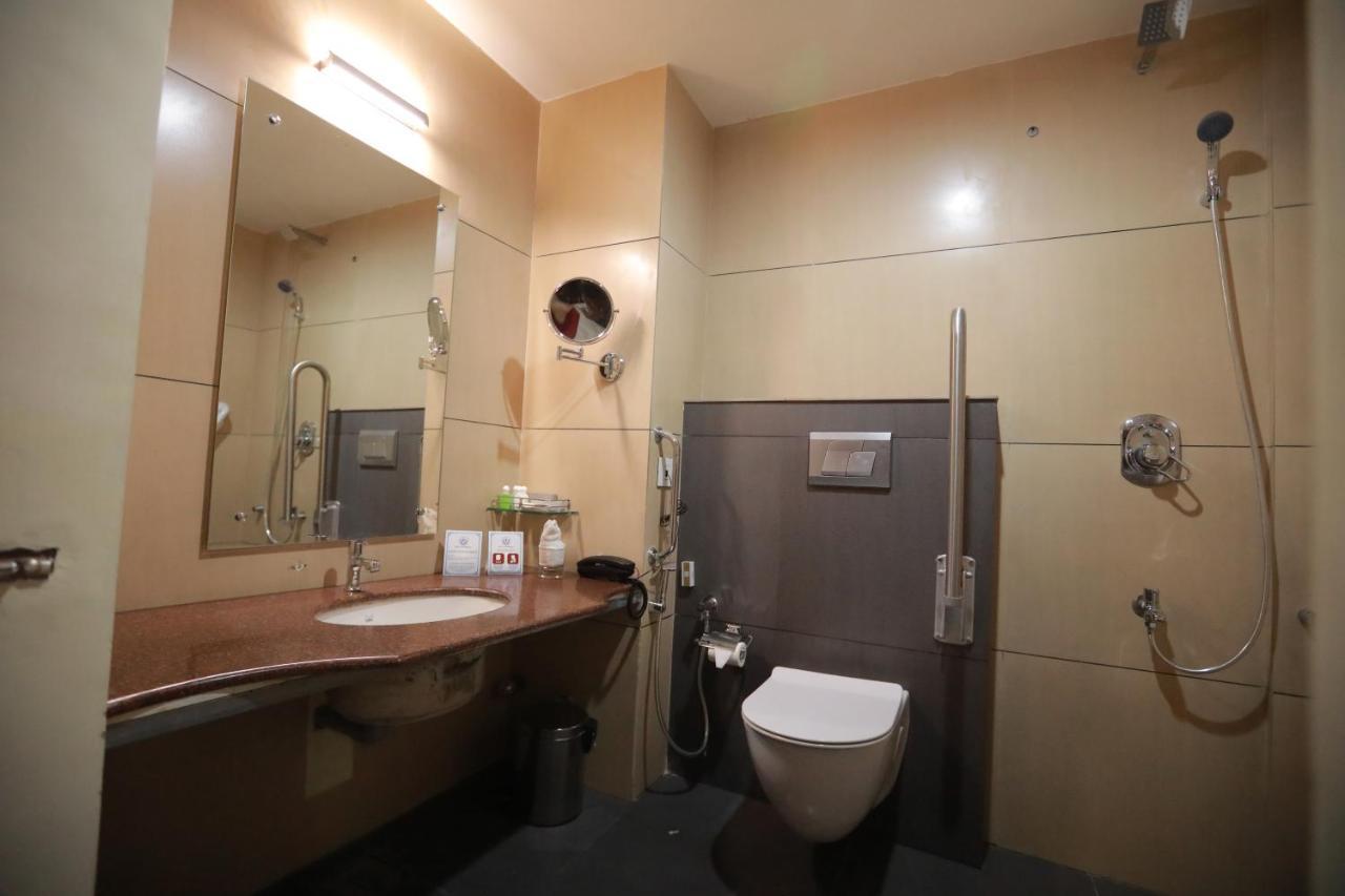 Hotel Peninsula Thrissur Εξωτερικό φωτογραφία