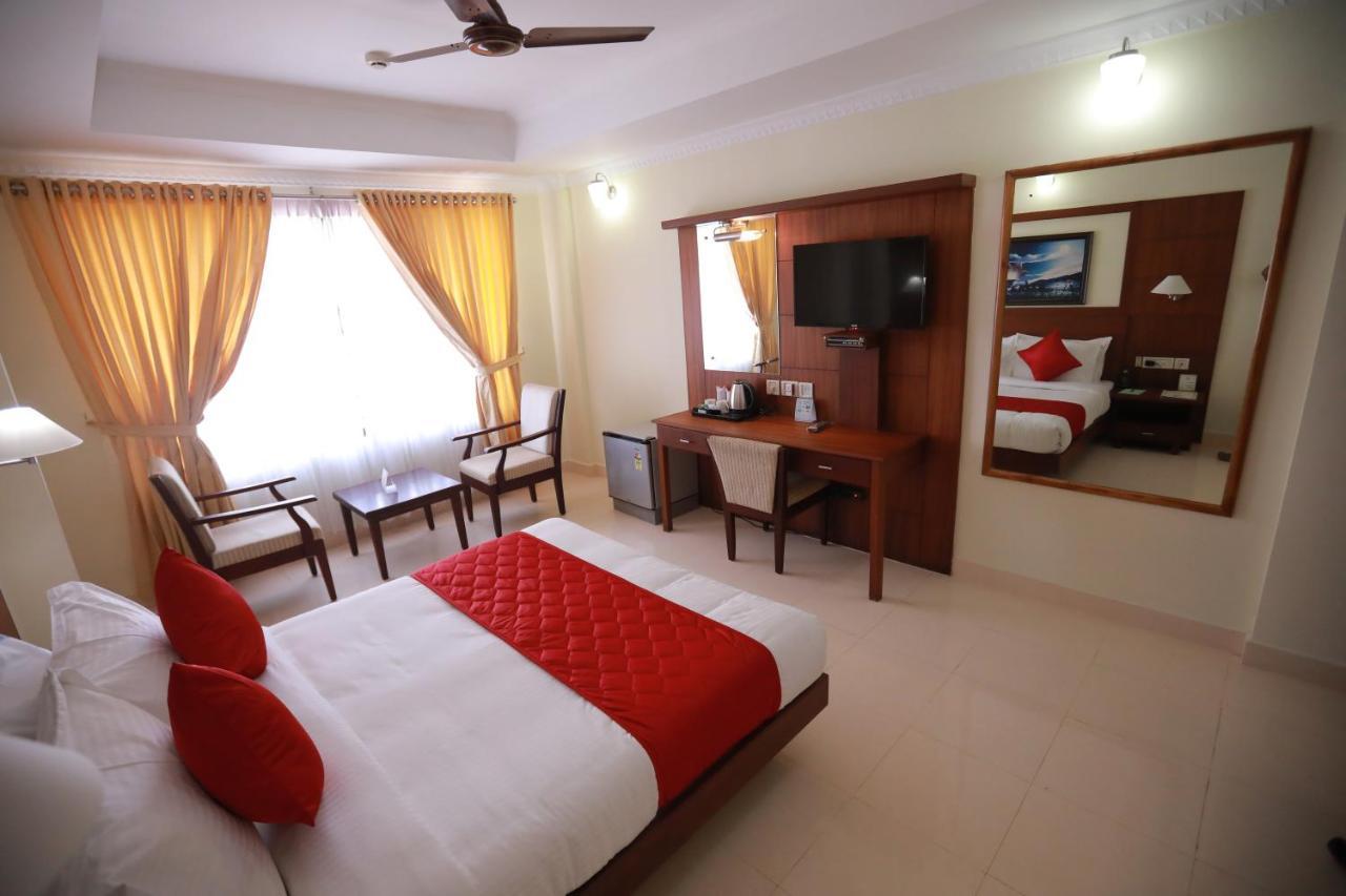 Hotel Peninsula Thrissur Εξωτερικό φωτογραφία