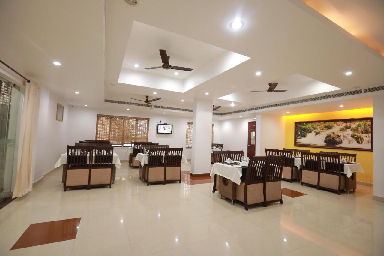 Hotel Peninsula Thrissur Εξωτερικό φωτογραφία