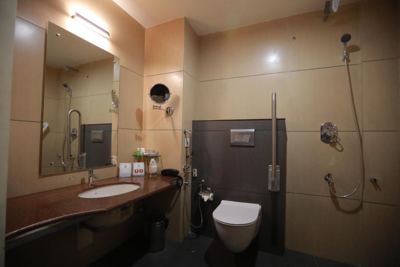 Hotel Peninsula Thrissur Εξωτερικό φωτογραφία