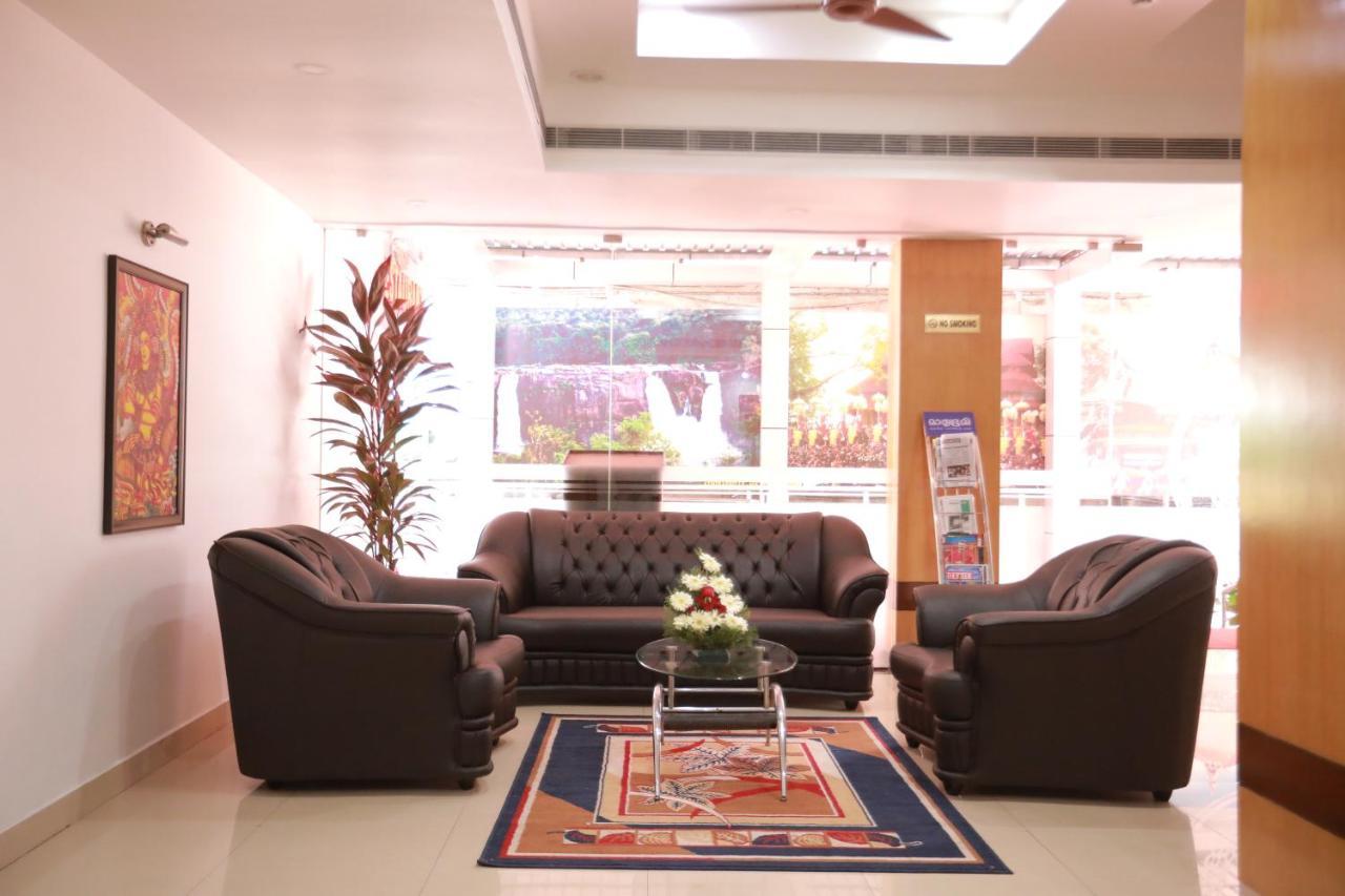 Hotel Peninsula Thrissur Εξωτερικό φωτογραφία
