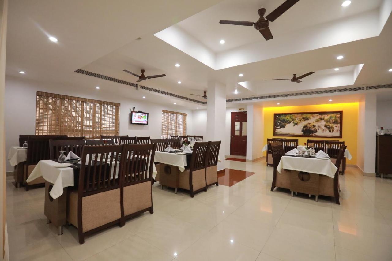 Hotel Peninsula Thrissur Εξωτερικό φωτογραφία