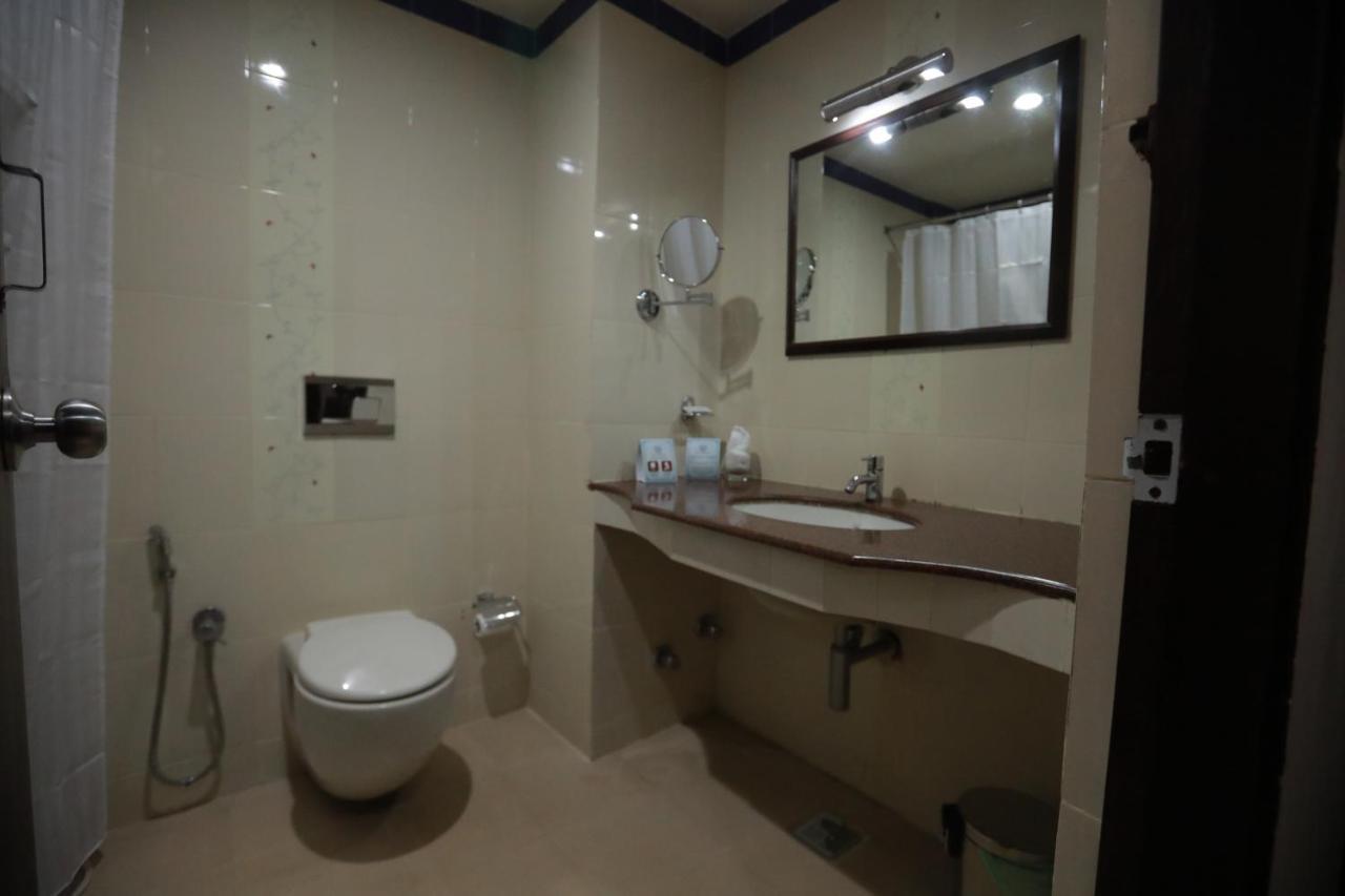 Hotel Peninsula Thrissur Εξωτερικό φωτογραφία
